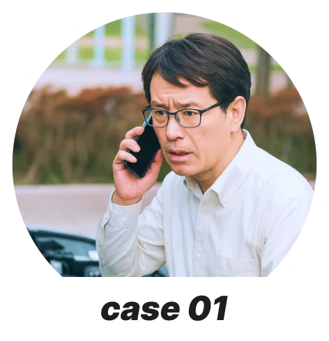 エンジンがかからなくなって緊急の助けを電話で呼ぶ男性